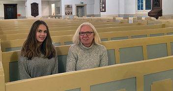 Konfirmandin Insa Bode und Pastorin Antje William in der Versöhnungskirche Eilbek - Copyright: Deliah Cavalli-Ritterhoff