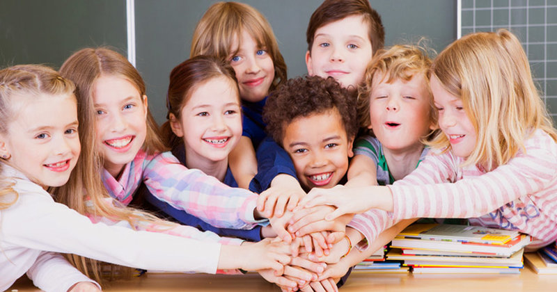 Hand in Hand groß werden in der Schule