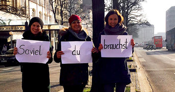 Die Klimabeauftragten der Hamburger Kirchenkreise rufen zum Klimafasten auf: Rebecca Wiehe, Sylvia hansen und Lena Kühl (v.l.) - Copyright: Evangelische Kirche in Hamburg