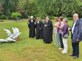 Pastorin Reimann-Clausen moderiert den Festakt