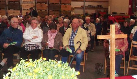 Rund 150 Teilnehmende kamen zum Pfingstgottesdienst in Haselau/Hohenhorst 