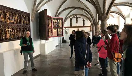 Konfirmandenfreizeit in Schleswig – Führung 'Monster und Heilige' durch die Mittelalterausstellung - Copyright: Andreas-M. Petersen / Kirchengemeinde Haselau