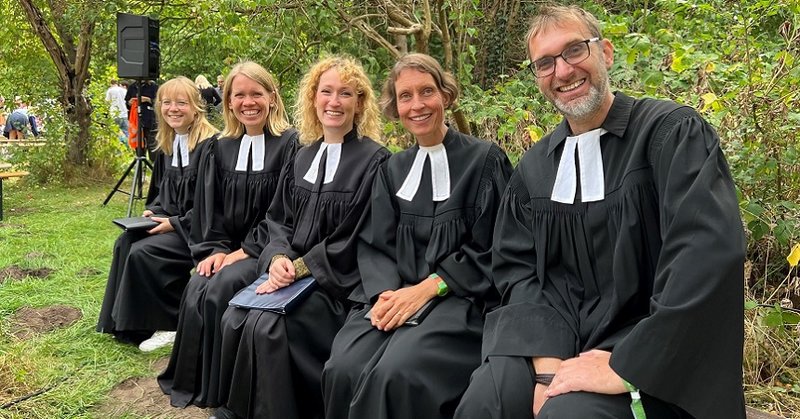 Laura Kohlmeyer, Katharina Fried, Miriam Knierim, Monika Geray und Nils Petersen