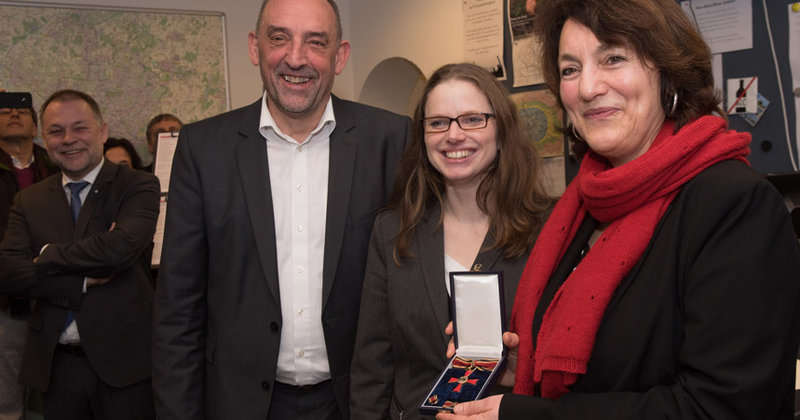 Chefredakteurin Birgit Müller (re.) mit Sozialsenatorin Melanie Leonhard und deren Vorgänger Detlev Scheele