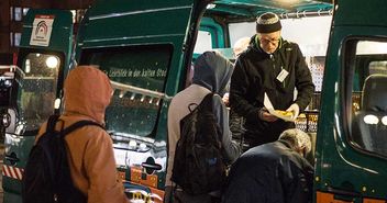 Der Mitternachtsbus fährt jeden Abend bei jedem Wind und Wetter