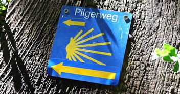 Pilgerwegweiser - Copyright: © Hagen Grützmacher