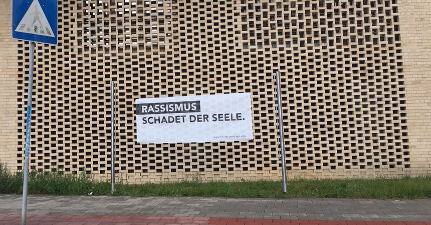 Banner gegen Rassismus